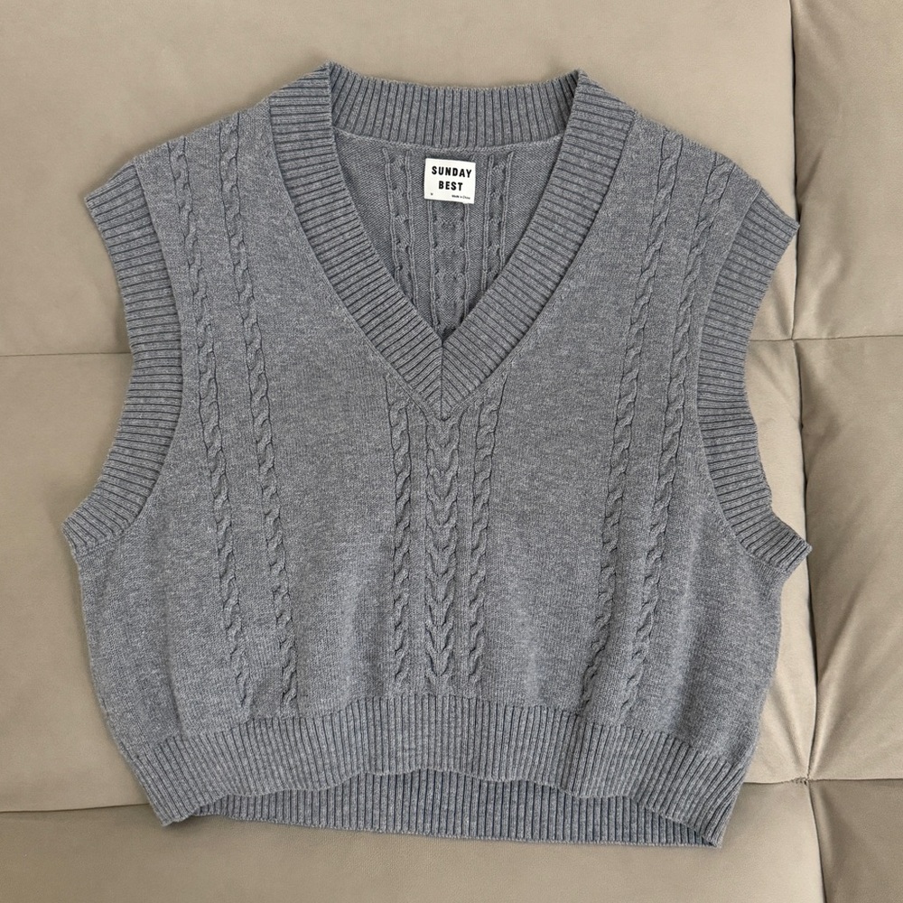 Aritzia Sunday Best Winston Sweater Vest Size M
